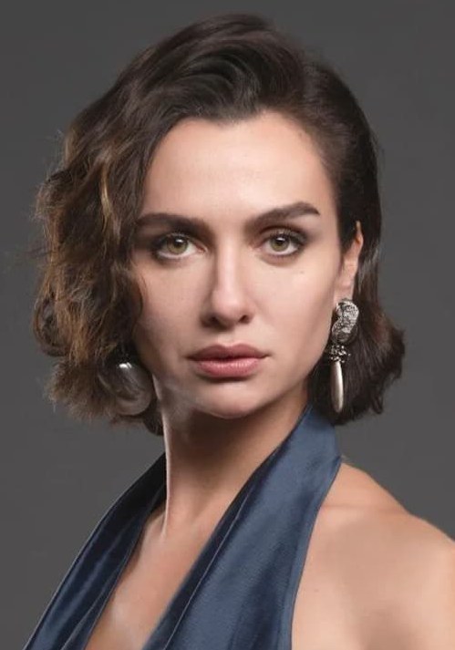 比尔婕·阿卡蕾 Birce Akalay